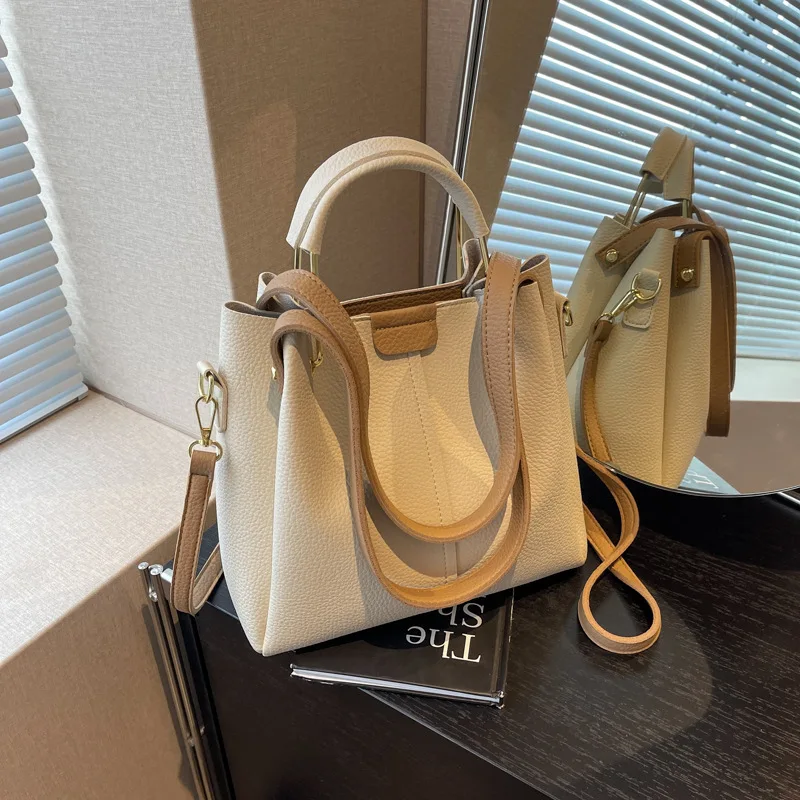 Solid Color Bucket Bag for Women Crossboday Bag Casual Versatile Zipper Shoulder Bag for Daily Used High-quality Commuting Bag
Solid Color Bucket Bag for Women Crossboday Bag Casual Versatile Zipper Shoulder Bag for Daily Used High-quality Commuting Bag