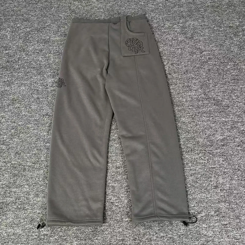 Серые спортивные брюки прямого кроя Mertra для мужчин, винтажные спортивные брюки в уличном стиле с эластичной резинкой на талии и вышитым логотипом
Серые спортивные брюки прямого кроя Mertra для мужчин, винтажные спортивные брюки в уличном стиле с эластичной резинкой на талии и вышитым логотипом