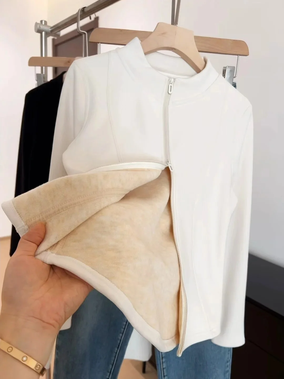 Ультрамягкая, приятная для кожи толстовка на молнии с утягивающим эффектом на талии, утепленная, для осени и зимы
Ультрамягкая, приятная для кожи толстовка на молнии с утягивающим эффектом на талии, утепленная, для осени и зимы