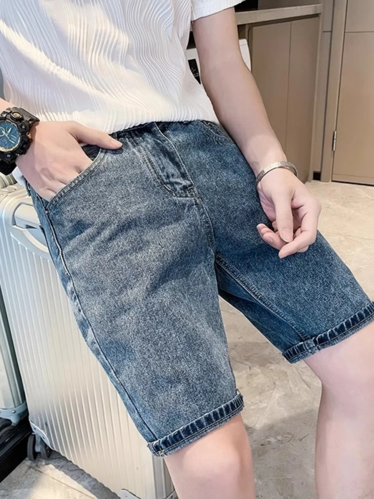 Slim Fit Five-Quarter Jeans Men's Summer Thin Simple Versatile Casual Shorts Straight Leg mid Waist Jeans Youth Fashion
Slim Fit Five-Quarter Jeans Men's Summer Thin Simple Versatile Casual Shorts Straight Leg mid Waist Jeans Youth Fashion