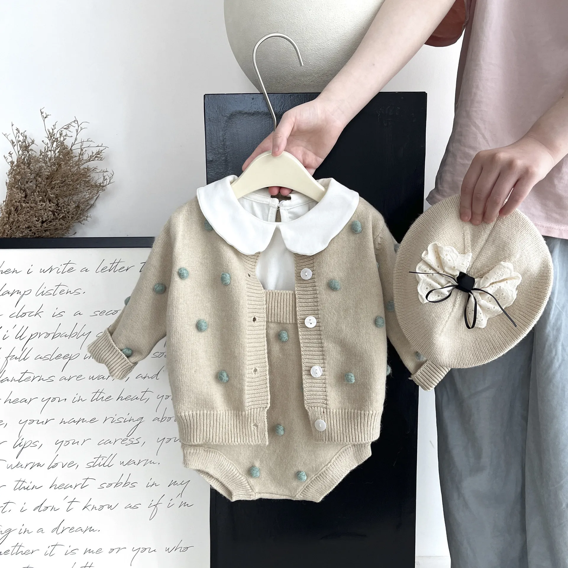2025 Autumn New Baby Girls Knitted Cardigan Coat + Sleeveless Strap Bodysuit 2pcs Suit Infant Toddler Set Sweet Princess Outfits
2025 Autumn New Baby Girls Knitted Cardigan Coat + Sleeveless Strap Bodysuit 2pcs Suit Infant Toddler Set Sweet Princess Outfits