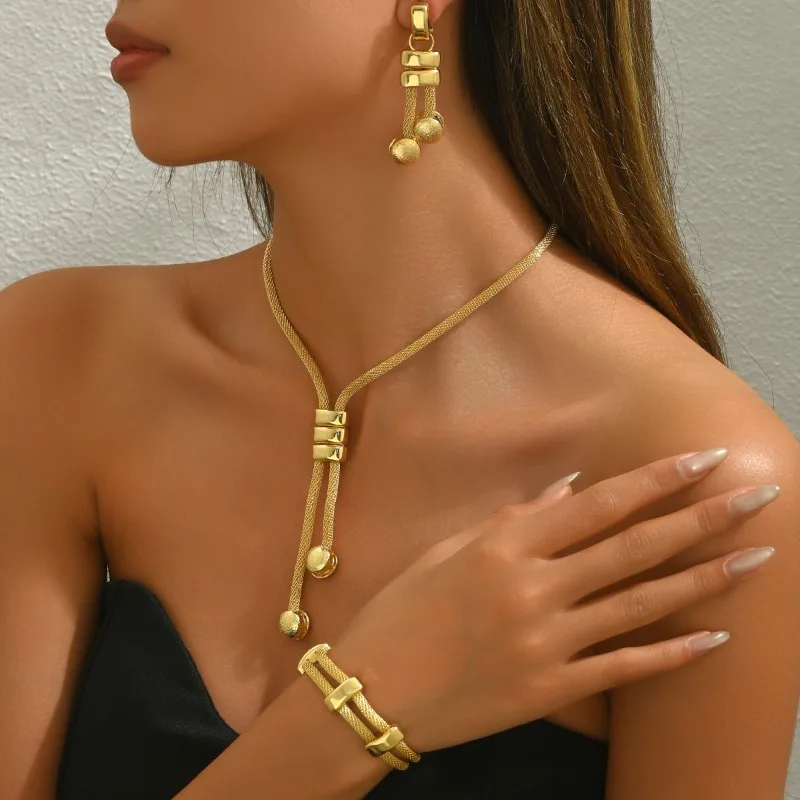 New high-end women's jewelry set, long necklace, geometric tassel earrings, versatile bracelet for women dubai jewelry sets
New high-end women's jewelry set, long necklace, geometric tassel earrings, versatile bracelet for women dubai jewelry sets