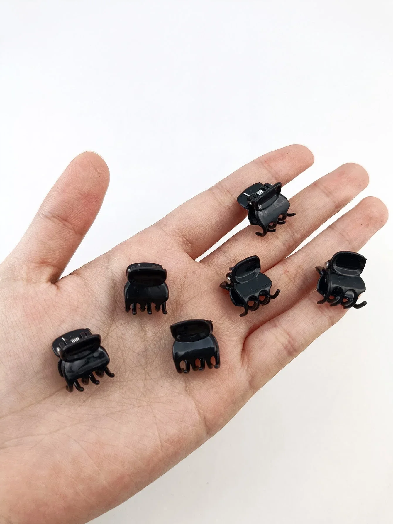 20Pcs Women's Solid Black Plastic Hair Claw Clips For Daily Casual Summer Use
20Pcs Women's Solid Black Plastic Hair Claw Clips For Daily Casual Summer Use