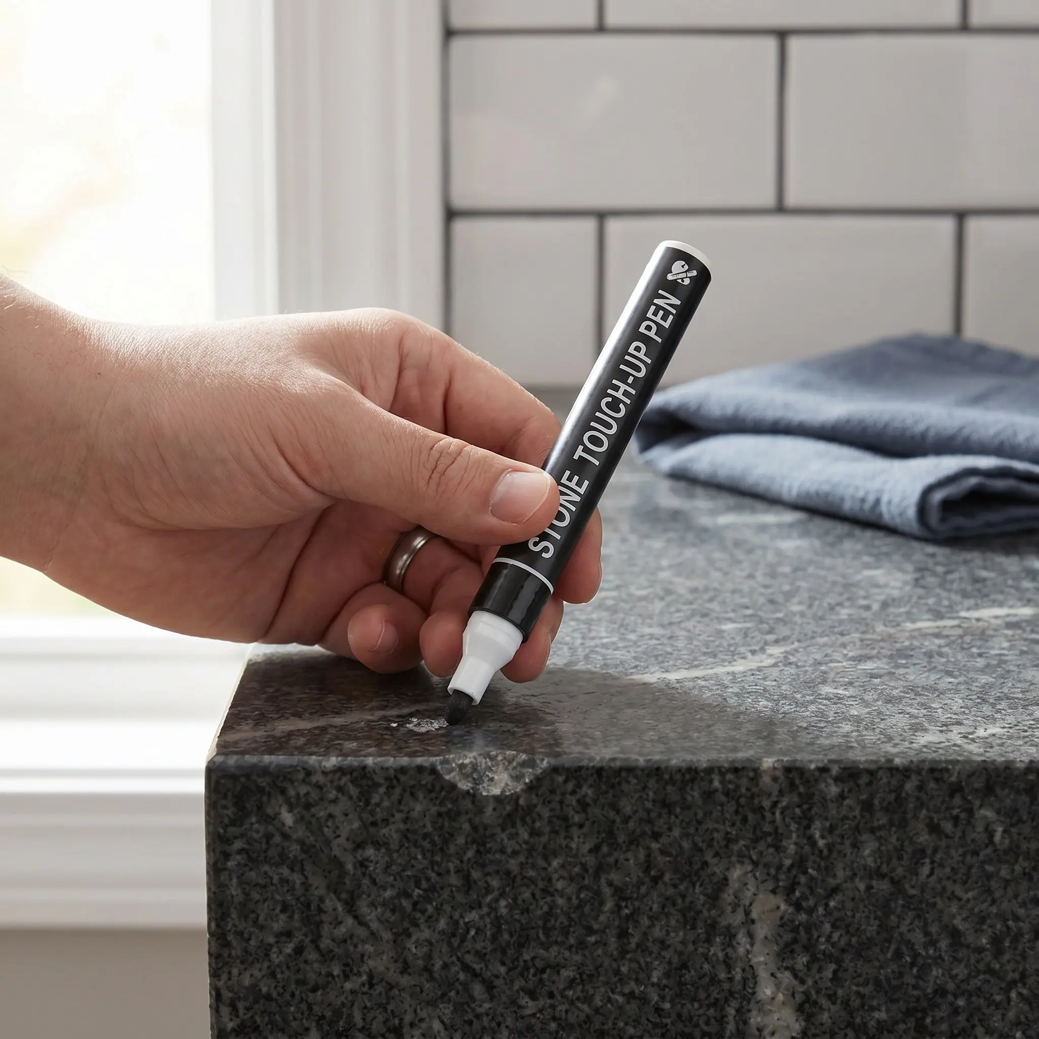 4Pcs Black Permanent Paint Markers for Tombstone Restoration Weatherproof Outdoor Stone Marker Pen for Marble Glass
4Pcs Black Permanent Paint Markers for Tombstone Restoration Weatherproof Outdoor Stone Marker Pen for Marble Glass