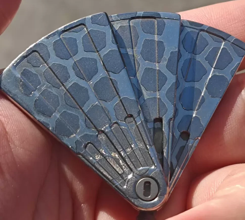 Used EDC MOT white copper superconducting Xiaoyao fan Timascus Bad Guy Knife Drop fidget slider decompression toy
Used EDC MOT white copper superconducting Xiaoyao fan Timascus Bad Guy Knife Drop fidget slider decompression toy
