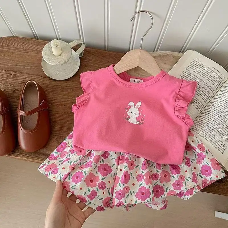 Baby Set 2025 Summer New Girls' Flying Sleeve T-shirt stylish Children's Baby Floral Shorts Two-piece Set 80-130CM
Baby Set 2025 Summer New Girls' Flying Sleeve T-shirt stylish Children's Baby Floral Shorts Two-piece Set 80-130CM