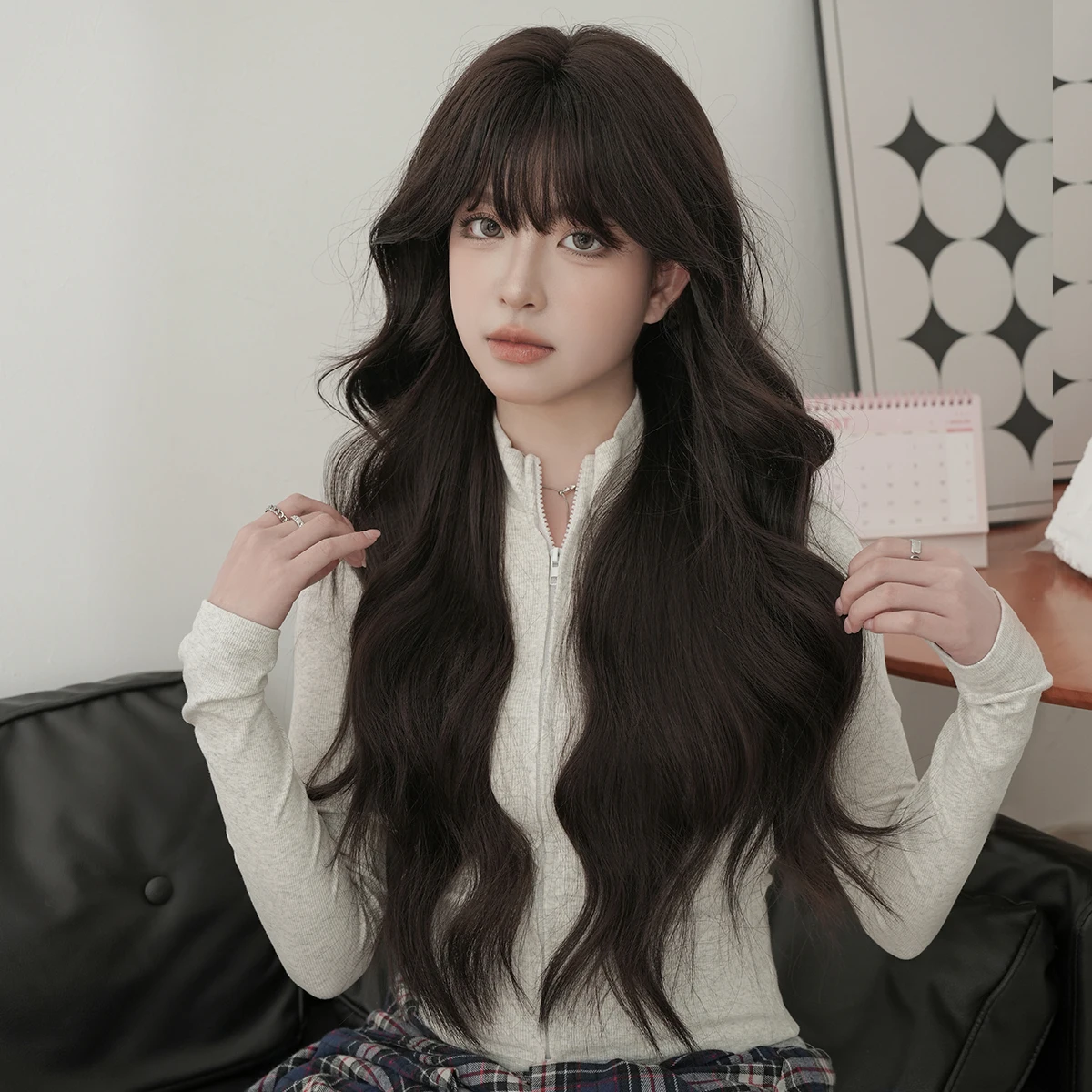 NAMM New Fashion Long Wavy Black Wig For Women With Bangs Natural Looking Soft Natural Fiber Synthetic Fluffy Curly Wigs
NAMM New Fashion Long Wavy Black Wig For Women With Bangs Natural Looking Soft Natural Fiber Synthetic Fluffy Curly Wigs