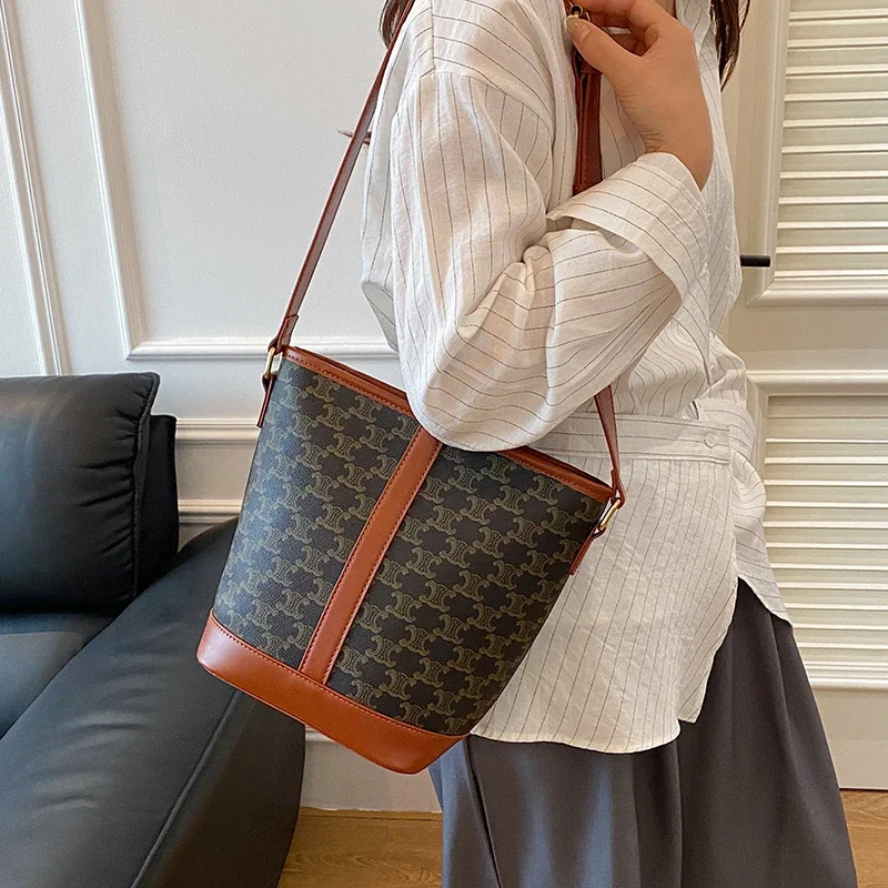 Elegant Soft Leather Handbag for Women, Spacious Classic Luxury Tote with Durable Handles, Timeless Designer Style Purse
Elegant Soft Leather Handbag for Women, Spacious Classic Luxury Tote with Durable Handles, Timeless Designer Style Purse