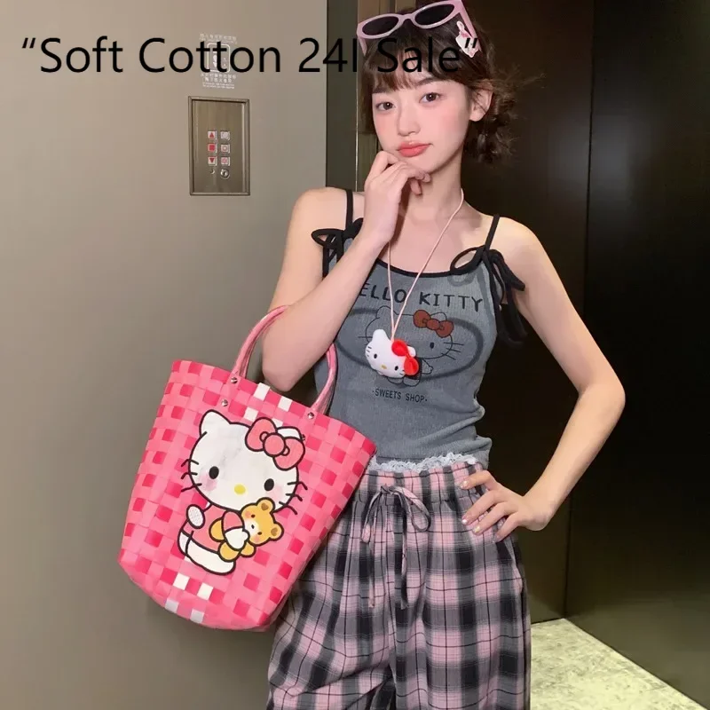 Summer new gray with chest pad suspender cute cartoon Hello Kitty pajamas women can wear out loungewear two-piece set
Summer new gray with chest pad suspender cute cartoon Hello Kitty pajamas women can wear out loungewear two-piece set
