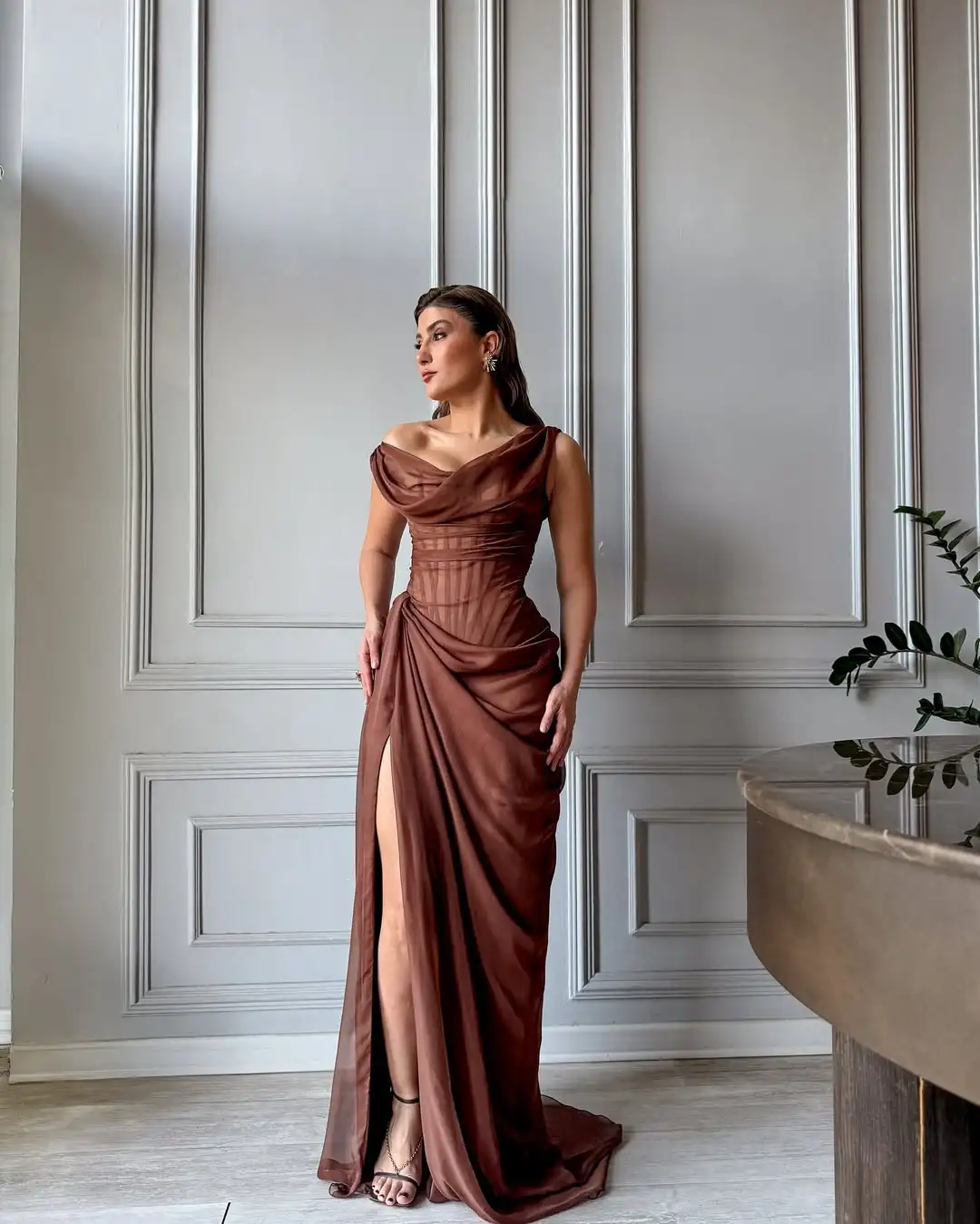 Design Luxury Fashion Mermaid Off Shoulder Ruched Slit Fishbone Illusion Waist Pleated Chiffon Formal Evening Prom Party Dress
Design Luxury Fashion Mermaid Off Shoulder Ruched Slit Fishbone Illusion Waist Pleated Chiffon Formal Evening Prom Party Dress