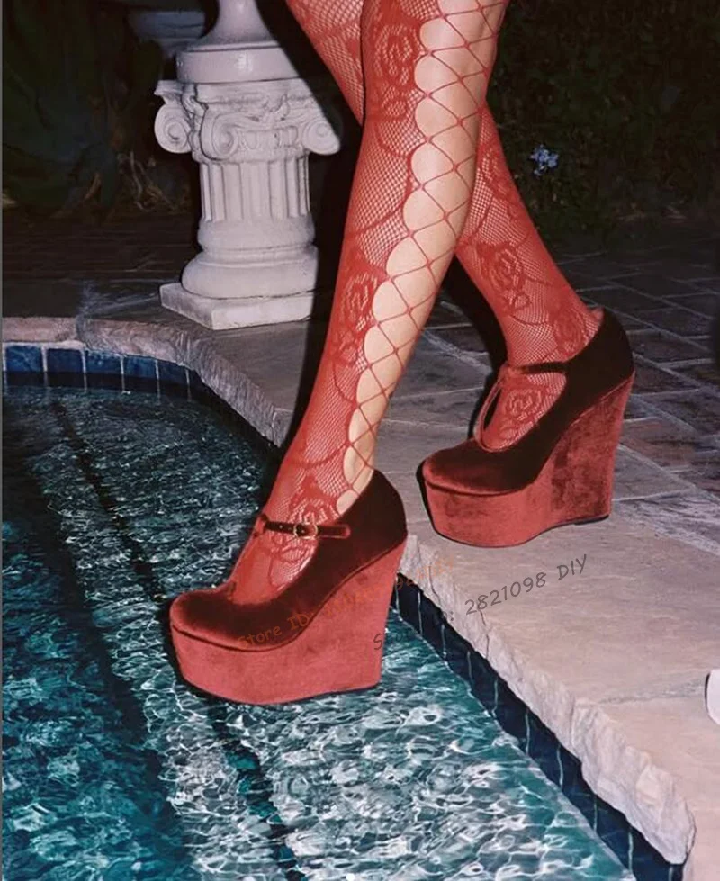 Бордовые бархатные женские туфли на высоком каблуке на танкетке с Т-образным ремешком, роскошные туфли на высоком каблуке для выпускного вечера на танкетке
Бордовые бархатные женские туфли на высоком каблуке на танкетке с Т-образным ремешком, роскошные туфли на высоком каблуке для выпускного вечера на танкетке