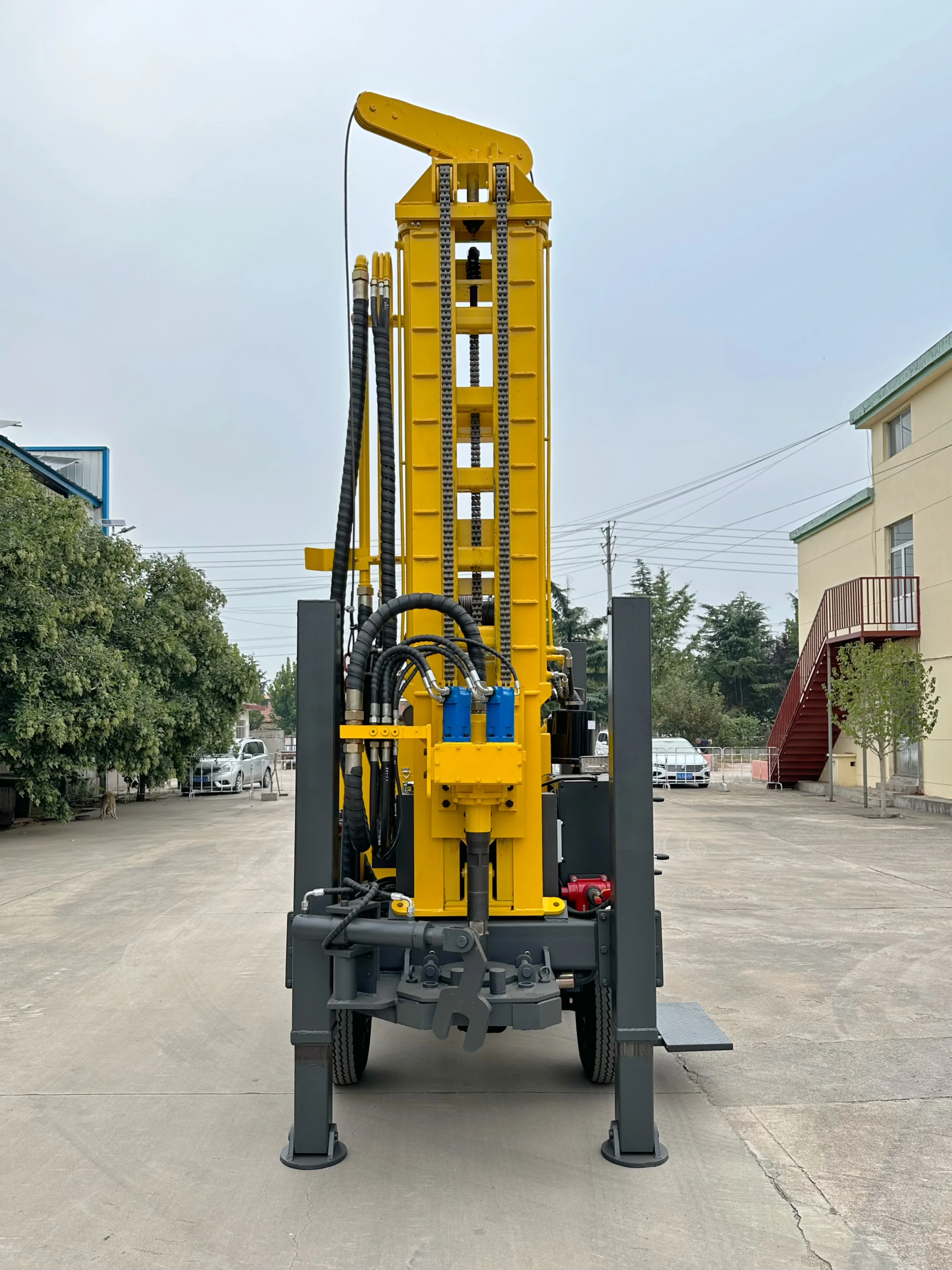Customized Tricycle Mounted 200m Depth Water Well Borehole Drilling Rig 
Customized Tricycle Mounted 200m Depth Water Well Borehole Drilling Rig