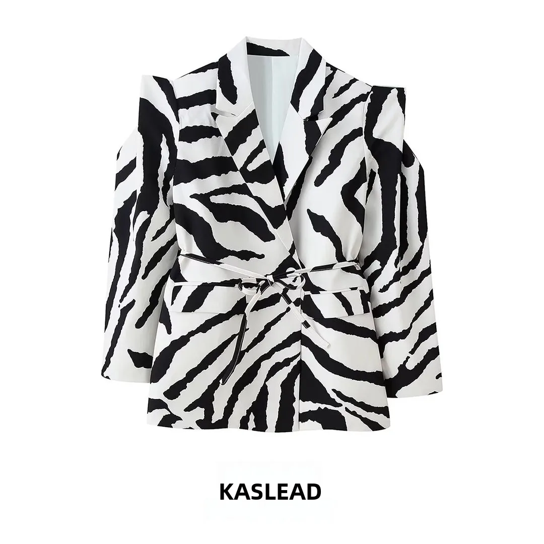 Fashionable Zebra Stripe Wide Shoulder Suit Jacket with Belt Waist Cinching for Women by KASLEAD Street Style Long Sleeve
Fashionable Zebra Stripe Wide Shoulder Suit Jacket with Belt Waist Cinching for Women by KASLEAD Street Style Long Sleeve