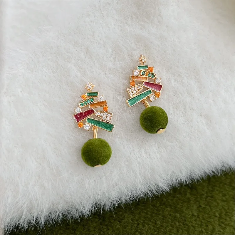 Fun Christmas Micro Pave Zircon Earrings Hand-painted 925 Silver Needle Flocked Pompom Festival Jewelry for Women
Fun Christmas Micro Pave Zircon Earrings Hand-painted 925 Silver Needle Flocked Pompom Festival Jewelry for Women
