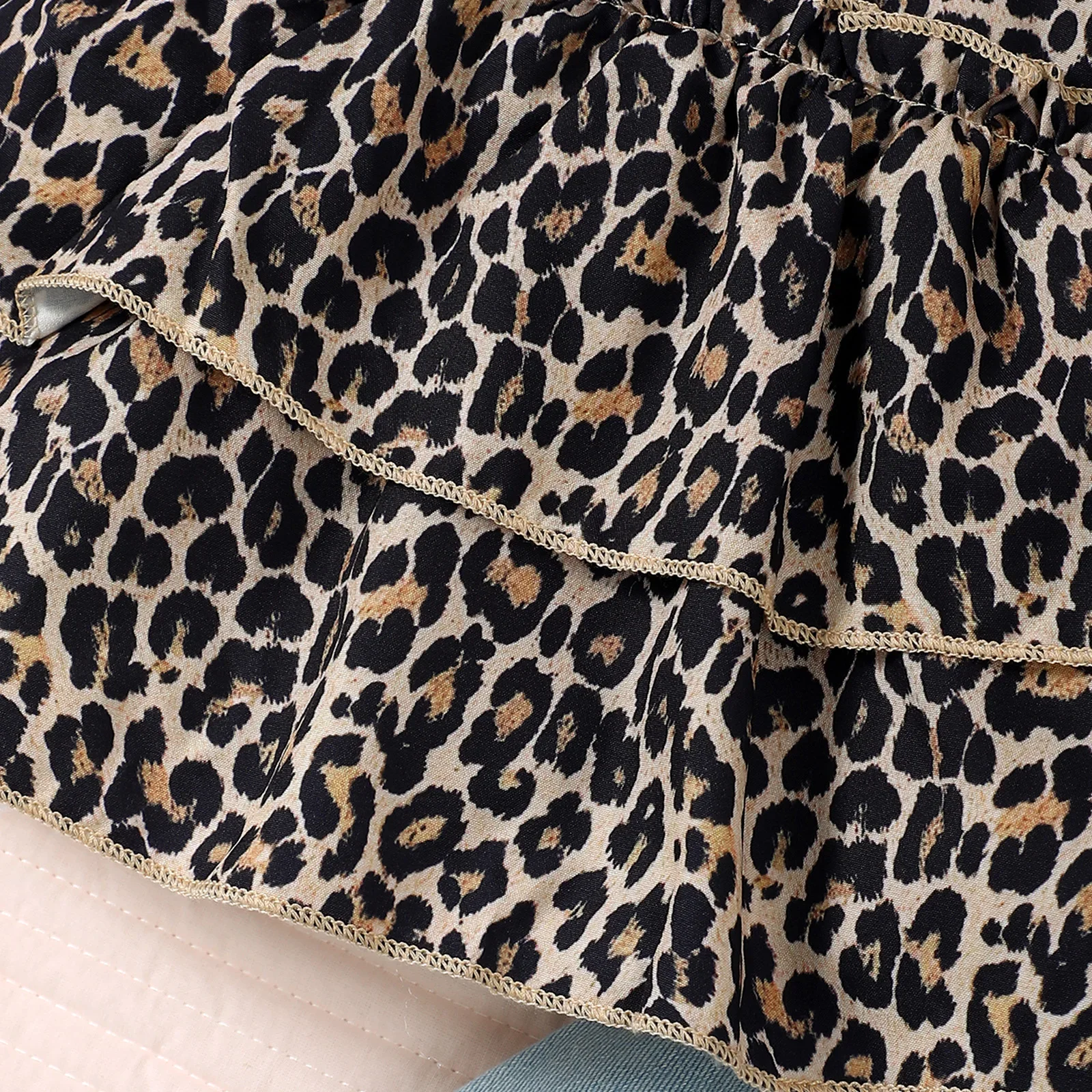 Baby Girl Summer Fashion 3PCS Leopard Print Clothes Set Camisole Top + Denim Trousers + Hairband Vacation Wear for Toddler Girls
Baby Girl Summer Fashion 3PCS Leopard Print Clothes Set Camisole Top + Denim Trousers + Hairband Vacation Wear for Toddler Girls