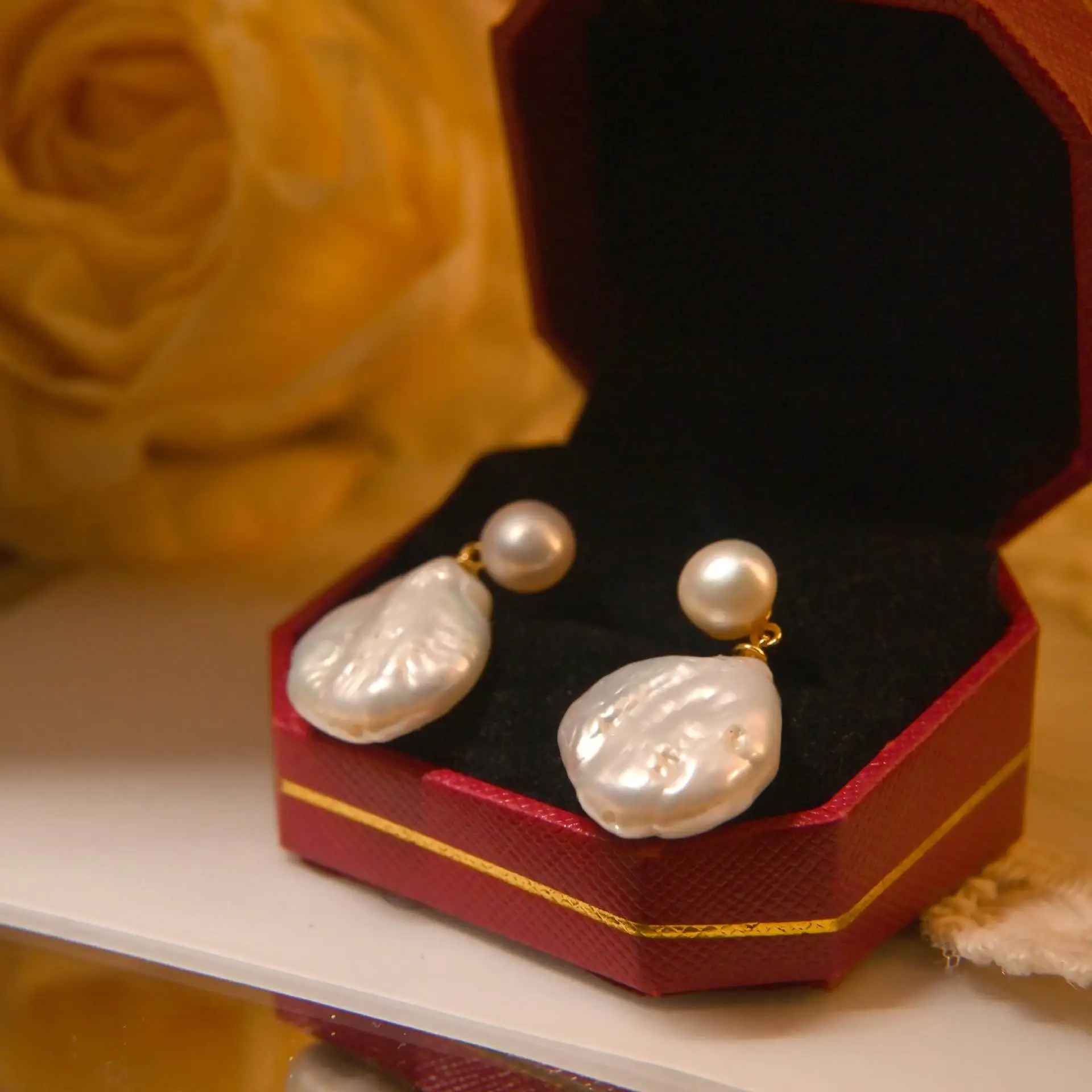 Special-shaped natural baroque freshwater pearl stud earrings luxury Classic women ear accessory
Special-shaped natural baroque freshwater pearl stud earrings luxury Classic women ear accessory