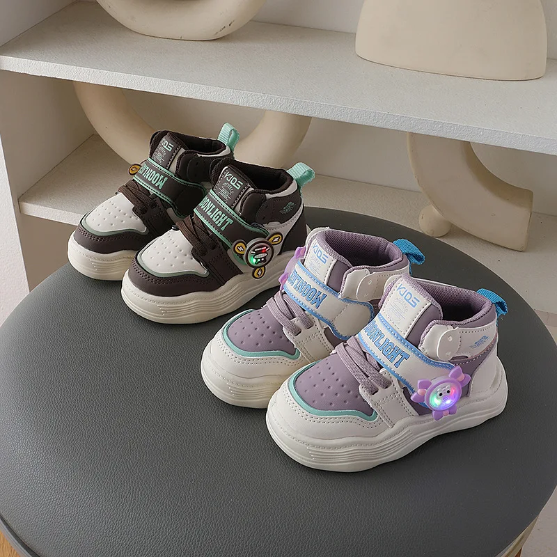 Comfort-Fit Children's Sport Shoes - Advanced Ventilation, Fast Sweat Evaporation, Secure Grip for All-Day Comfort.
Comfort-Fit Children's Sport Shoes - Advanced Ventilation, Fast Sweat Evaporation, Secure Grip for All-Day Comfort.
