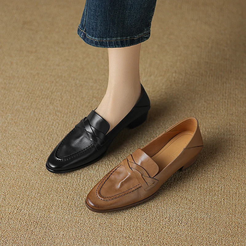 Pointed thick heel Mary Jane shoes for women, spring and autumn style, genuine leather custom
Pointed thick heel Mary Jane shoes for women, spring and autumn style, genuine leather custom