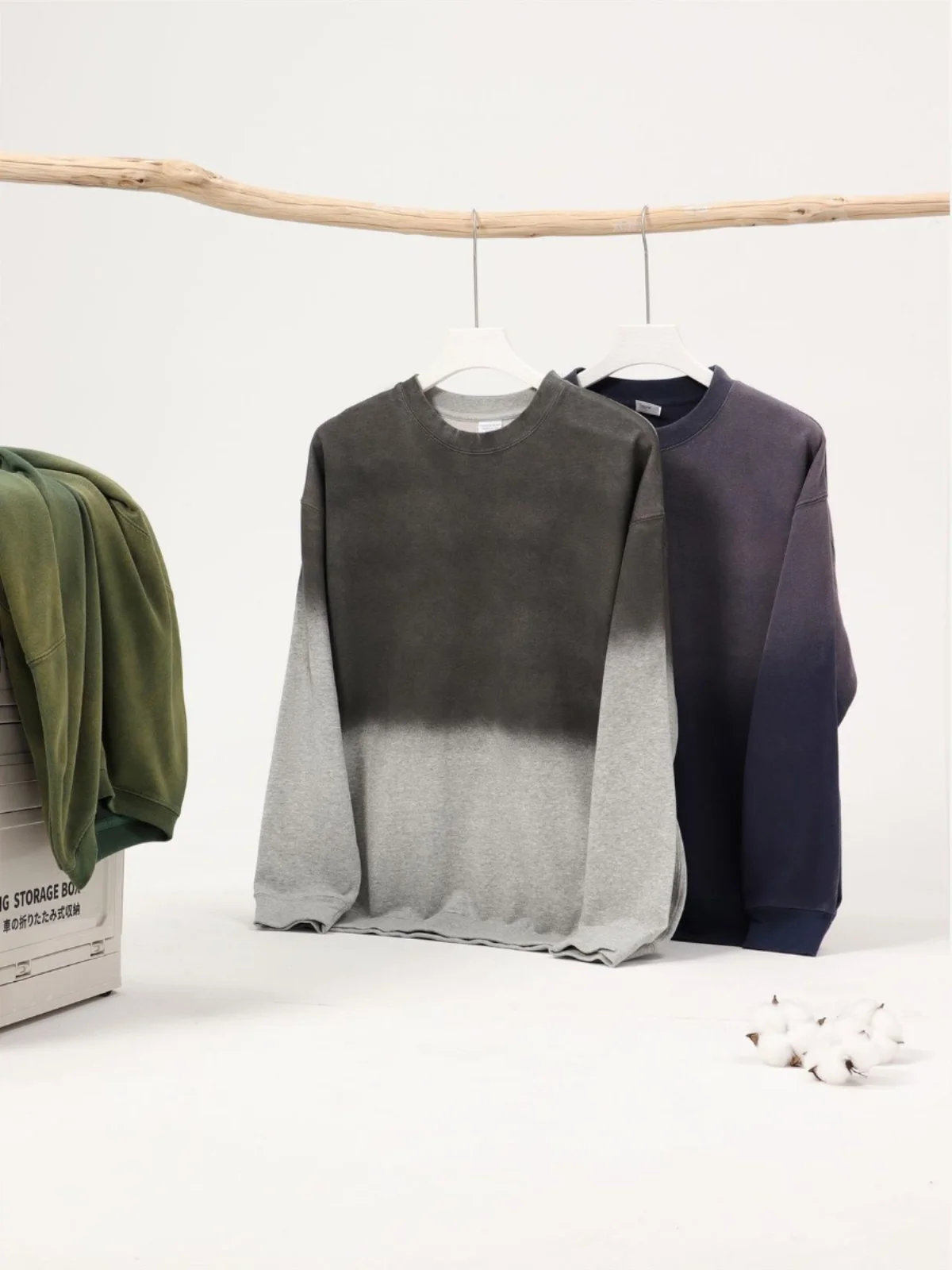 Мужская толстовка в стиле ретро, свободного кроя, с круглым вырезом, с градиентной окраской, повседневная верхняя одежда
Мужская толстовка в стиле ретро, свободного кроя, с круглым вырезом, с градиентной окраской, повседневная верхняя одежда