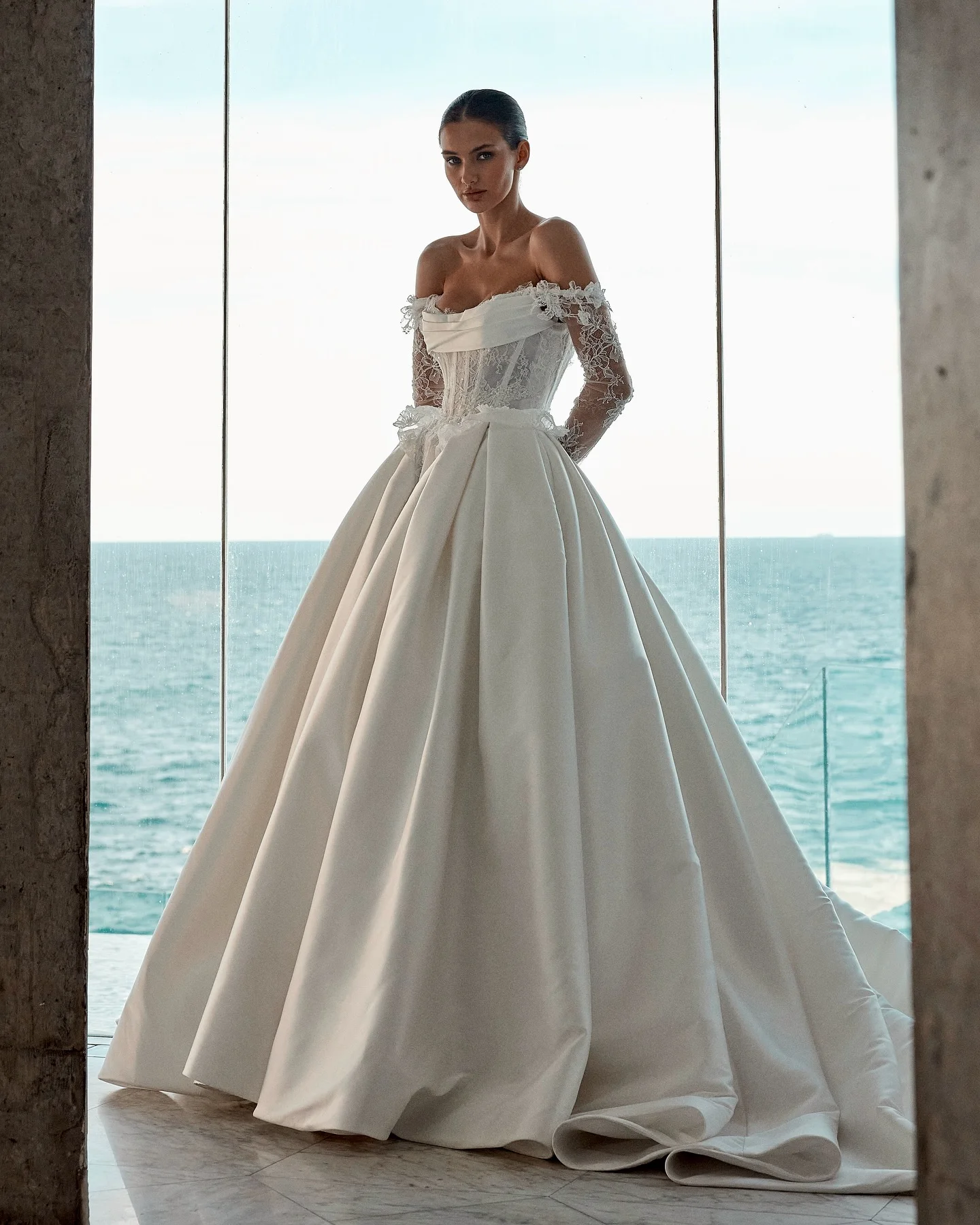 Customized Satin Off-Shoulder Wedding Dress with Long Appliques Sleeves Sweetheart Neckline Lace-Up Back Sweep Train for Bride
Customized Satin Off-Shoulder Wedding Dress with Long Appliques Sleeves Sweetheart Neckline Lace-Up Back Sweep Train for Bride