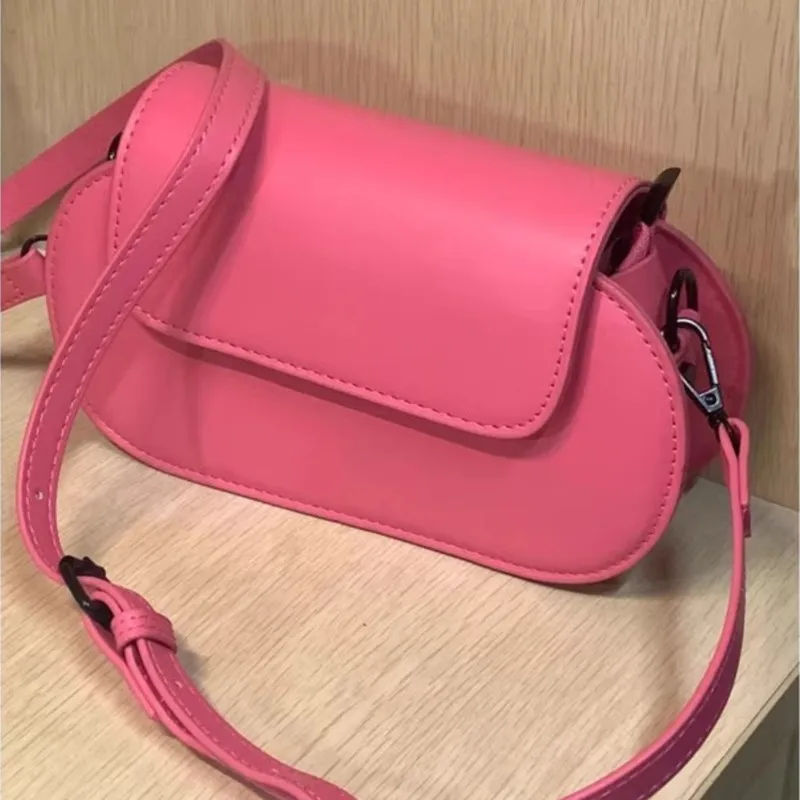 Korean Style Vintage Rose Red Handbag Women Versatile Casual Simple Crossbody Bag Ladies Fashion Leather Baguette Shoulder Bag
Korean Style Vintage Rose Red Handbag Women Versatile Casual Simple Crossbody Bag Ladies Fashion Leather Baguette Shoulder Bag