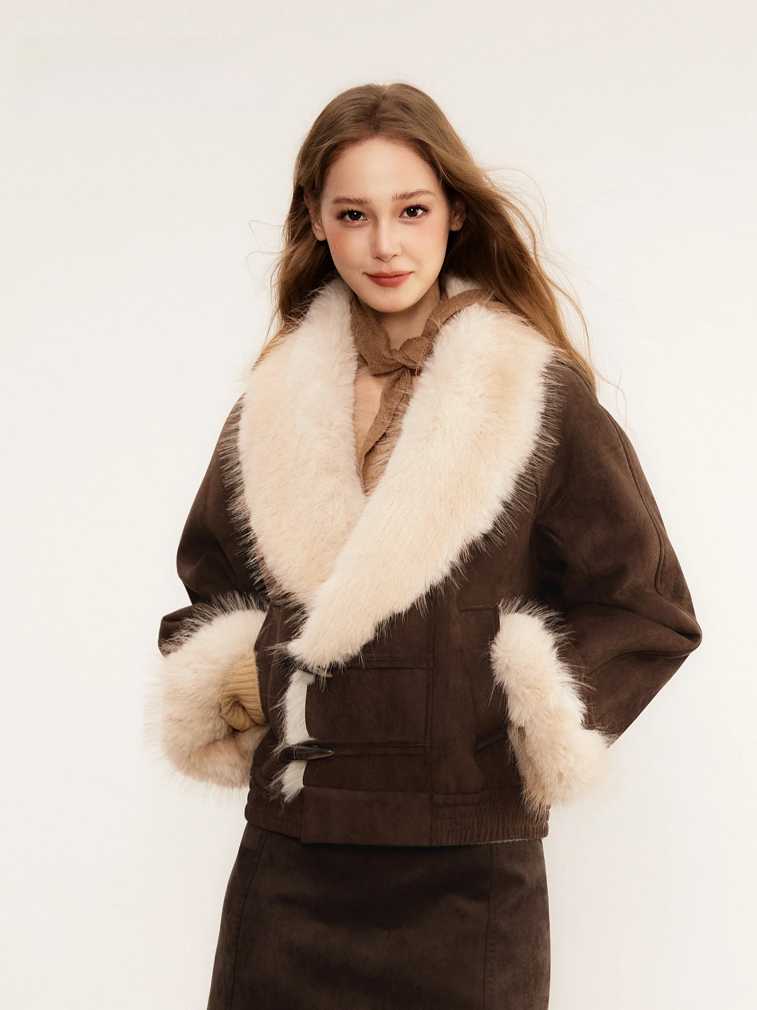 Новая женская замшевая куртка Cindral с меховым воротником, свободного кроя, из экологически чистого искусственного меха, однотонная, из полиэстера, для повседневной носки
Новая женская замшевая куртка Cindral с меховым воротником, свободного кроя, из экологически чистого искусственного меха, однотонная, из полиэстера, для повседневной носки