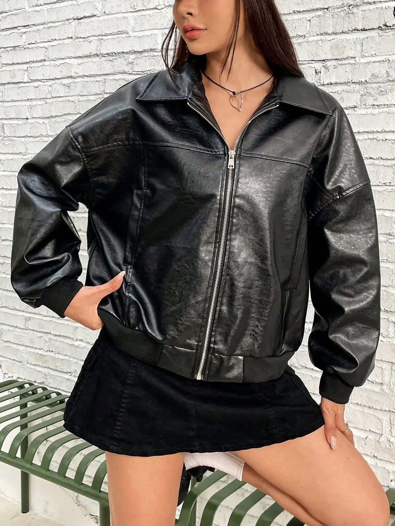 Women's Black PU Leather Bomber Jacket with Drop Shoulder and Front Zipper for Fall Winter
Women's Black PU Leather Bomber Jacket with Drop Shoulder and Front Zipper for Fall Winter