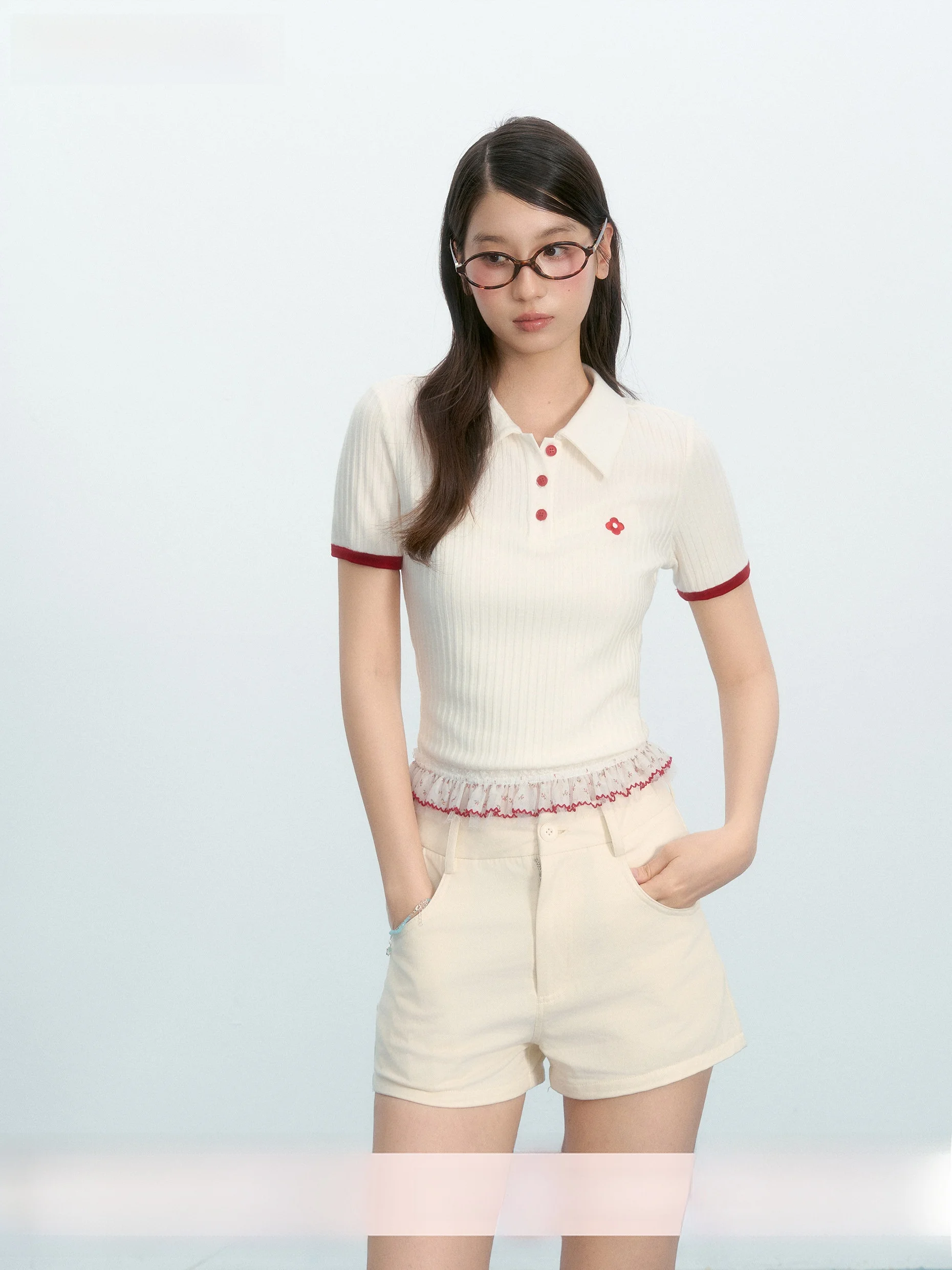 Летняя новинка Umoumo: футболка с кружевной цветочной отделкой, короткий рукав, милый дизайн, из смесовой ткани (полиэстер, спандекс, нейлон, вискоза), повседневная одежда
Летняя новинка Umoumo: футболка с кружевной цветочной отделкой, короткий рукав, милый дизайн, из смесовой ткани (полиэстер, спандекс, нейлон, вискоза), повседневная одежда