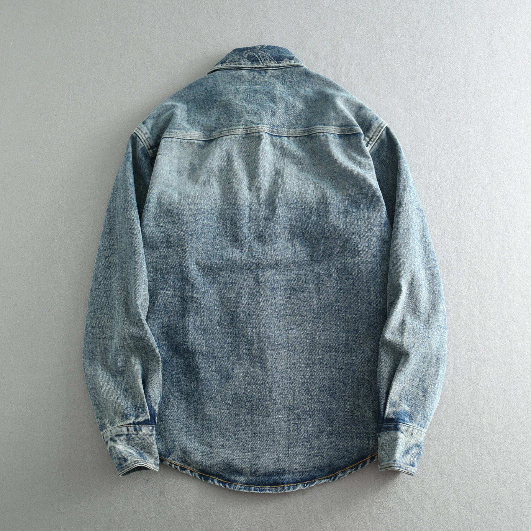 Tooling nostalgic snowflake wash denim shirt for men Autumn men retro long-sleeved shirt jacket
Tooling nostalgic snowflake wash denim shirt for men Autumn men retro long-sleeved shirt jacket