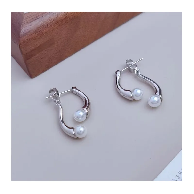 French Front and Rear Two Pearl Earrings, Small Fragrant Stud Earrings, Women's Earrings, Autumn and Winter Premium Earrings.
French Front and Rear Two Pearl Earrings, Small Fragrant Stud Earrings, Women's Earrings, Autumn and Winter Premium Earrings.