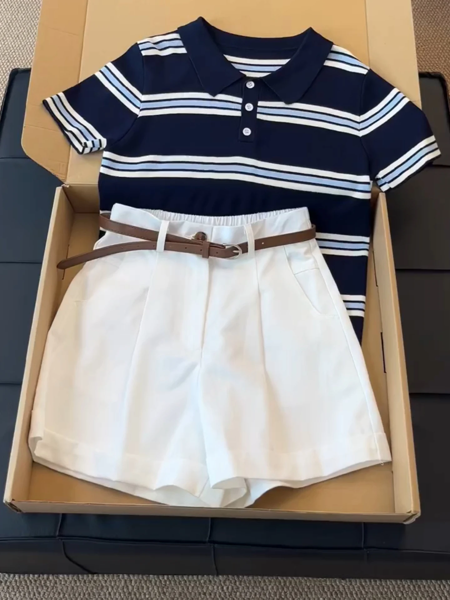 Summer Casual Ice Silk Knitted Top Women's Soft Short Sleeve Striped Sweater Trendy Korean Style Commute Fashion Loose Fit
Summer Casual Ice Silk Knitted Top Women's Soft Short Sleeve Striped Sweater Trendy Korean Style Commute Fashion Loose Fit