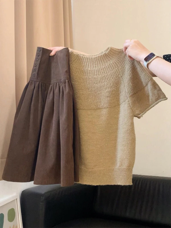 Chic Half-High Collar Short Sleeve Knitted Sweater Women's Summer Fashionable Versatile Stylish Overhead Top Casual Loose Fit
Chic Half-High Collar Short Sleeve Knitted Sweater Women's Summer Fashionable Versatile Stylish Overhead Top Casual Loose Fit