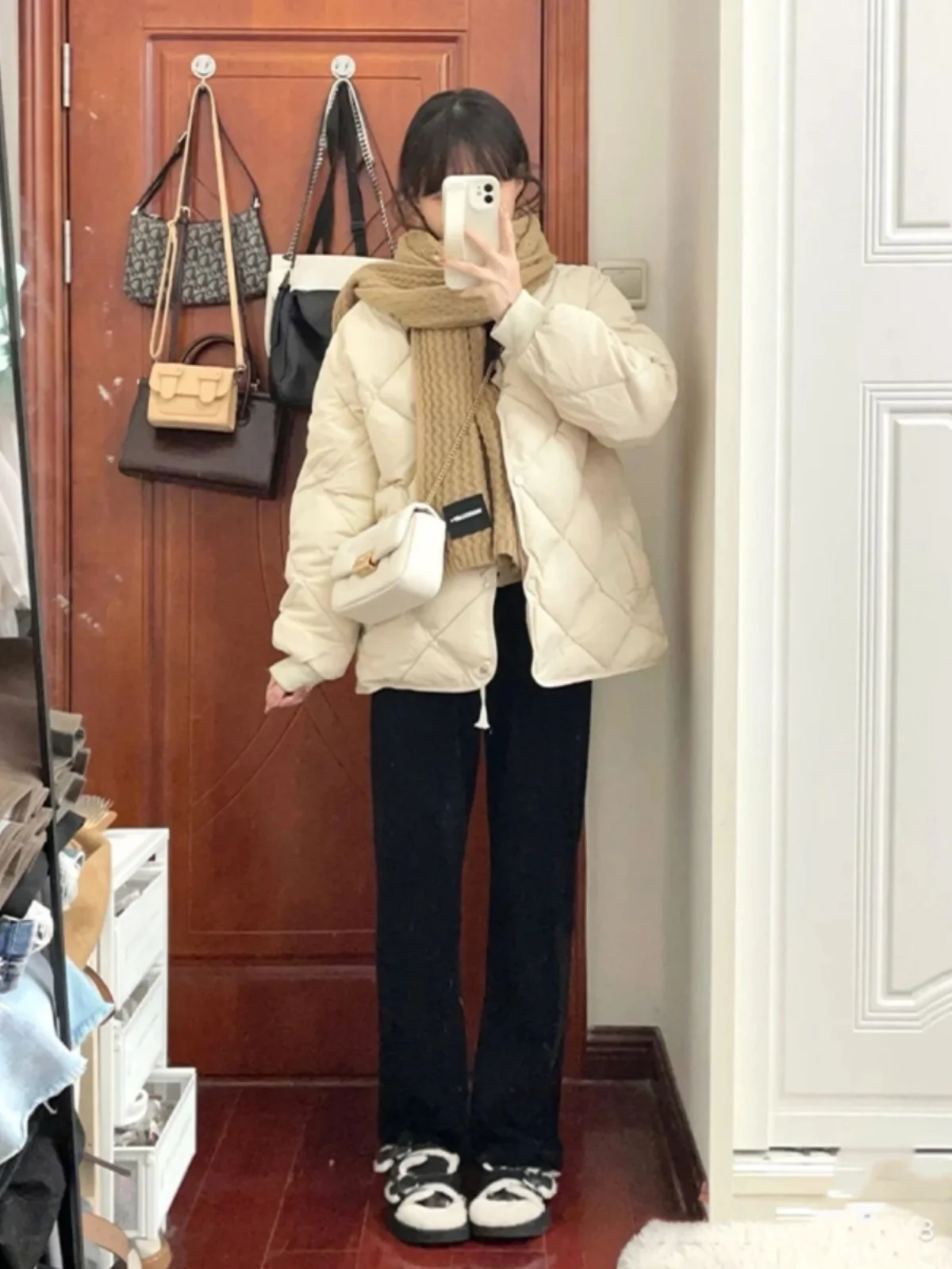 Женские пуховики-парки: тренды, стили, моды, тенденции, стильные модели, актуальные направления, красивые дизайны
Женские пуховики-парки: тренды, стили, моды, тенденции, стильные модели, актуальные направления, красивые дизайны