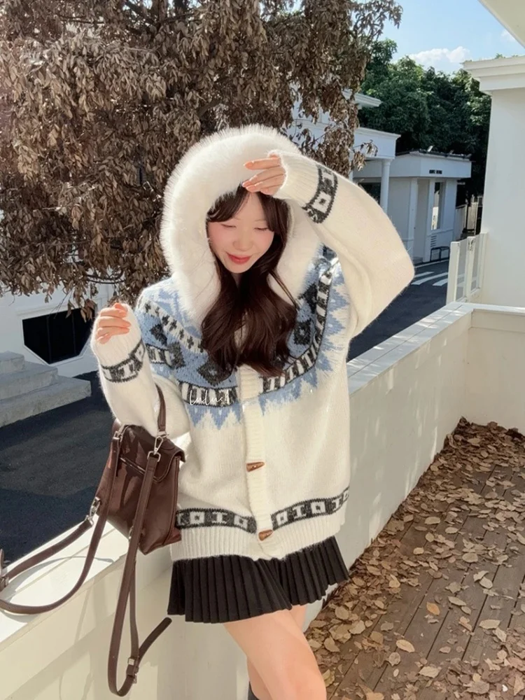 Seoul Style Women's Knitted Sweater Coat Medium Length Heavy Knit Flower Pattern Large Fur Collar Autumn Winter Fashion
Seoul Style Women's Knitted Sweater Coat Medium Length Heavy Knit Flower Pattern Large Fur Collar Autumn Winter Fashion