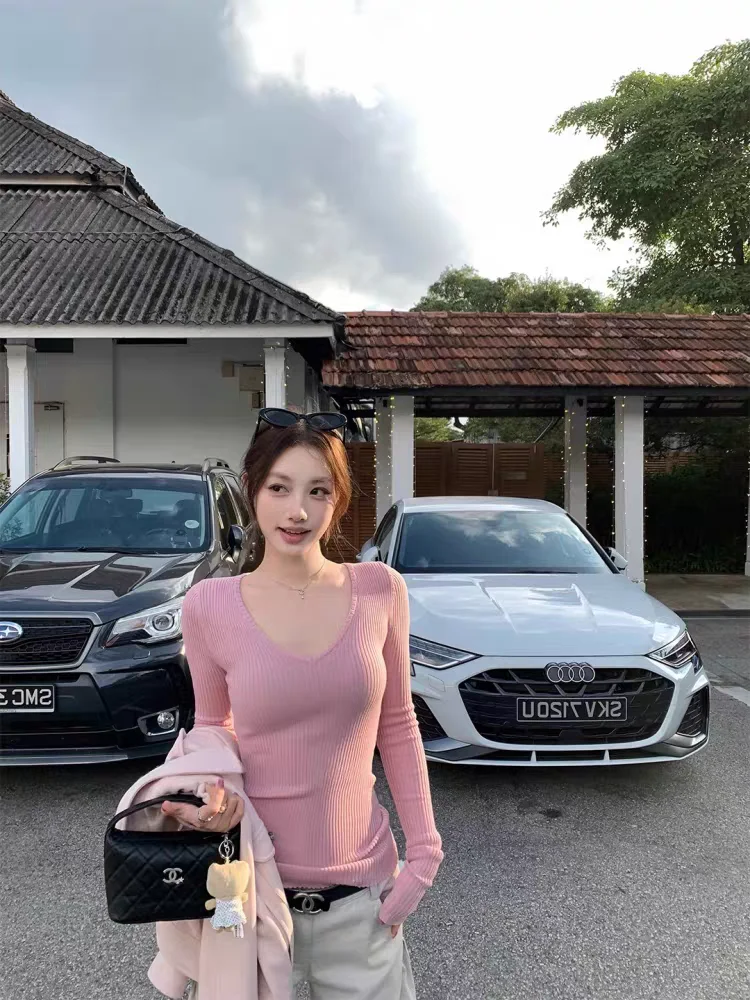 Корейский стиль: женский трикотажный джемпер с длинным рукавом и V-образным вырезом, облегающий, однотонный, высокого качества, модный, для ношения в качестве базового слоя
Корейский стиль: женский трикотажный джемпер с длинным рукавом и V-образным вырезом, облегающий, однотонный, высокого качества, модный, для ношения в качестве базового слоя