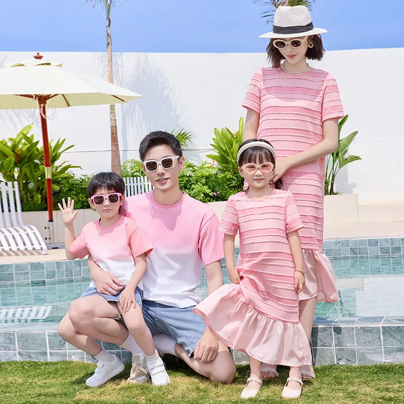 Family Couple Matching Pink Striped Outfits Mom Daughter Dresses Dad Son T Shirts Korean Parent-child Sister Brother Clothes
Family Couple Matching Pink Striped Outfits Mom Daughter Dresses Dad Son T Shirts Korean Parent-child Sister Brother Clothes