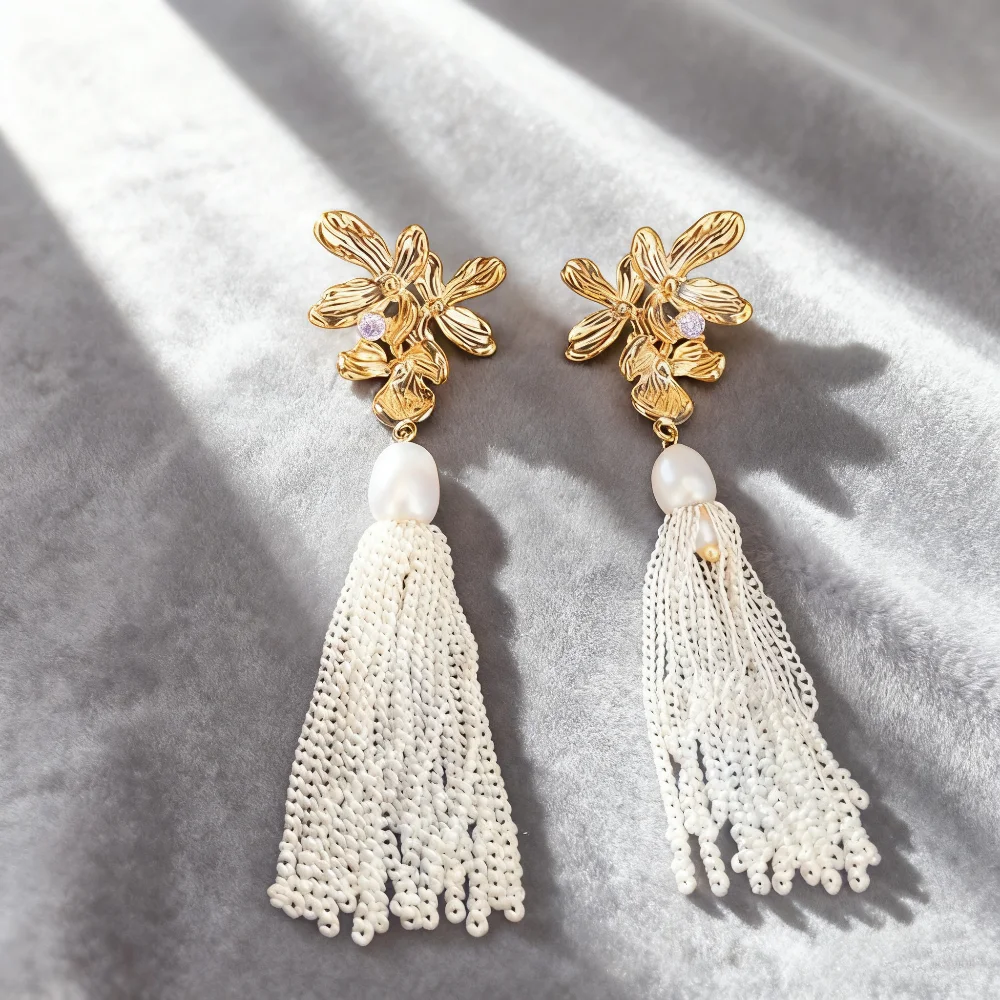 Bohemian Gold Flower Pearl Tassel Earrings Vintage Statement Earrings for Women Party Wedding Daily Wear Hot Sale
Bohemian Gold Flower Pearl Tassel Earrings Vintage Statement Earrings for Women Party Wedding Daily Wear Hot Sale