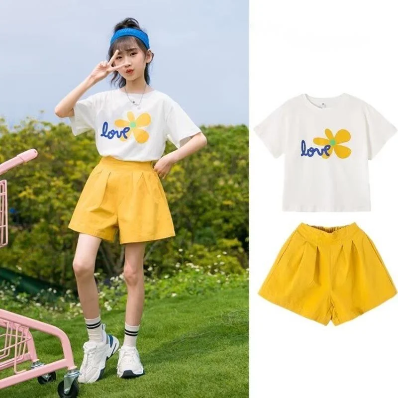 High Quality Girls Summer Set Children's Internet Celebrity Fashion Girl Summer Short Sleeved T-shirt And Shorts Two-piece Set
High Quality Girls Summer Set Children's Internet Celebrity Fashion Girl Summer Short Sleeved T-shirt And Shorts Two-piece Set