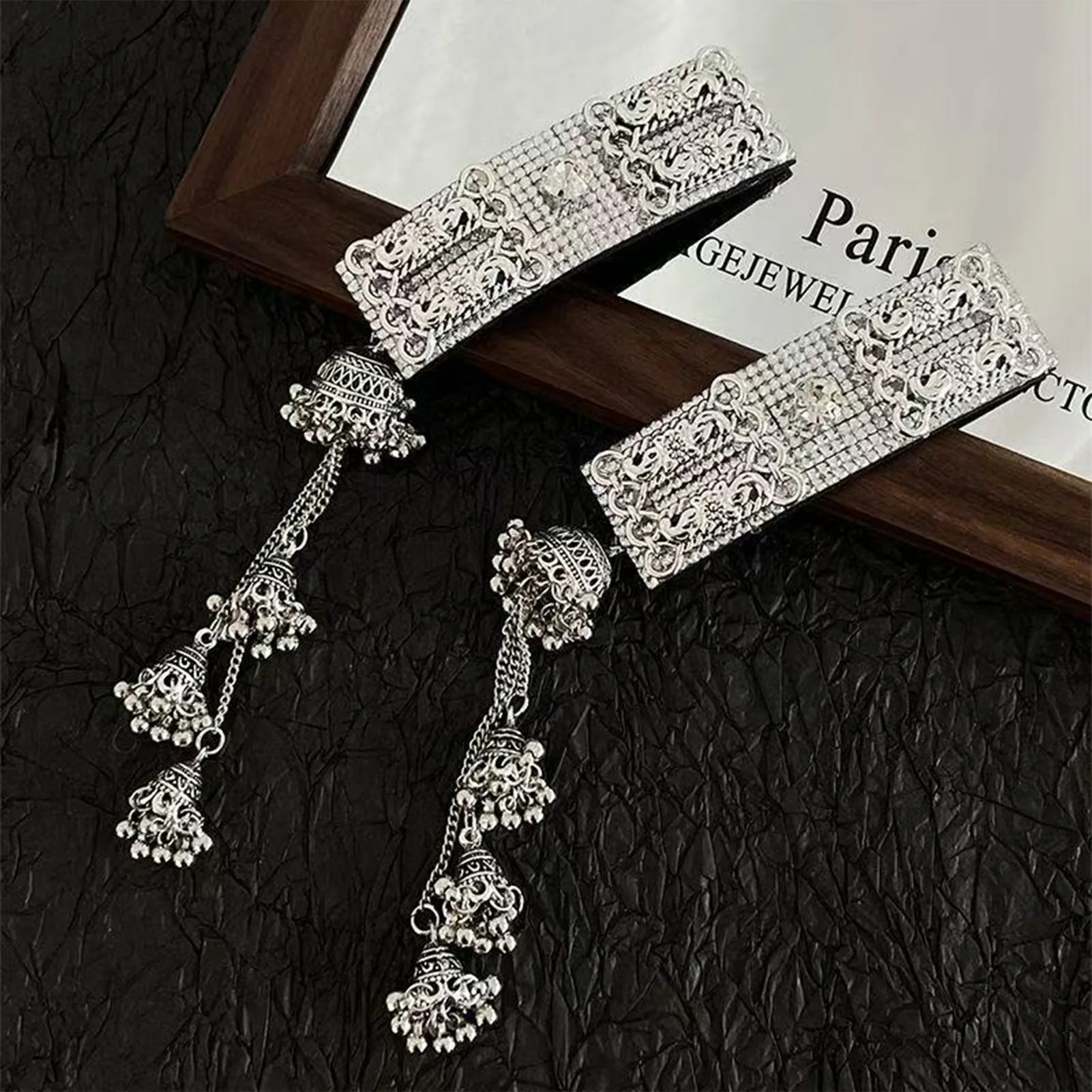 Ethnic Style Alloy Tassel Hair Clip Handmade Hairpiece Elegant Bangs Side Clip Matching Accessorie Daily Party Photography
Ethnic Style Alloy Tassel Hair Clip Handmade Hairpiece Elegant Bangs Side Clip Matching Accessorie Daily Party Photography