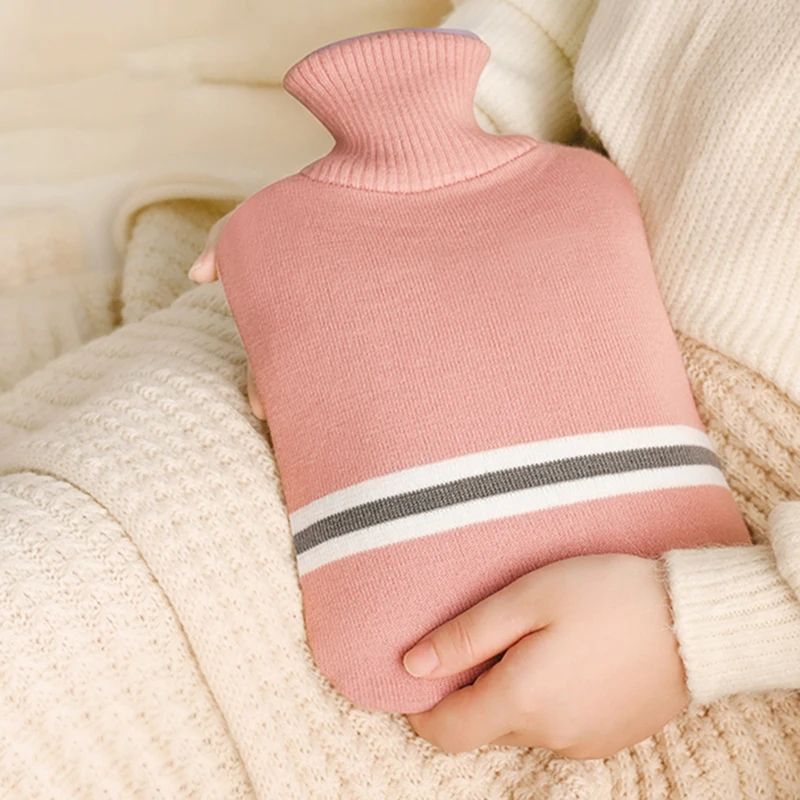 Бутылка для горячей воды 0,5 л с вязаным чехлом, большая емкость, для женщин, для согревания живота и рук, наполняемая водой
Бутылка для горячей воды 0,5 л с вязаным чехлом, большая емкость, для женщин, для согревания живота и рук, наполняемая водой