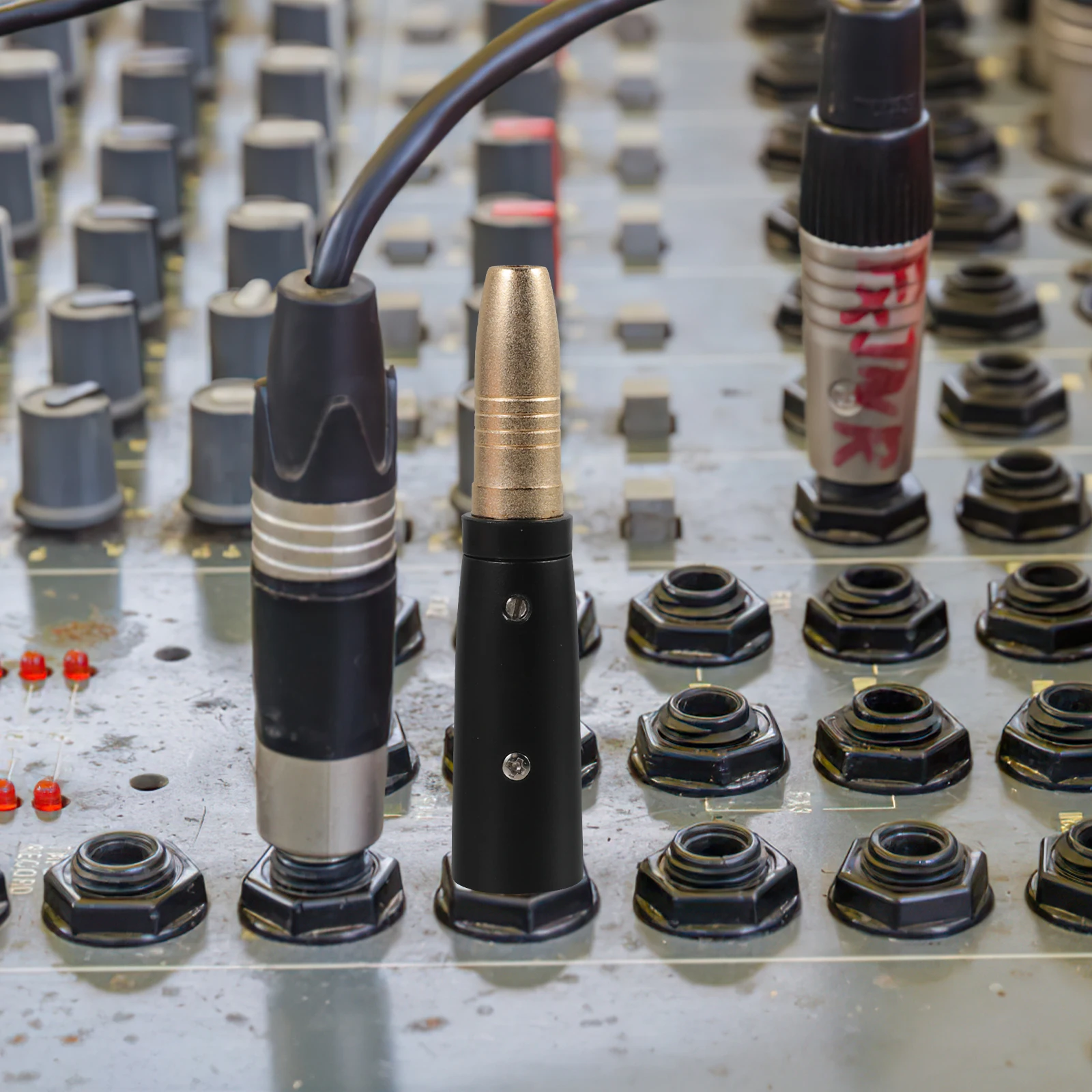 2PCS TRS to XLR Audio Adapter 3 PIN 1 4 Inch Female Connector Zinc Alloy Microphone Jack Plug Gold Plated High Quality Sound
2PCS TRS to XLR Audio Adapter 3 PIN 1 4 Inch Female Connector Zinc Alloy Microphone Jack Plug Gold Plated High Quality Sound