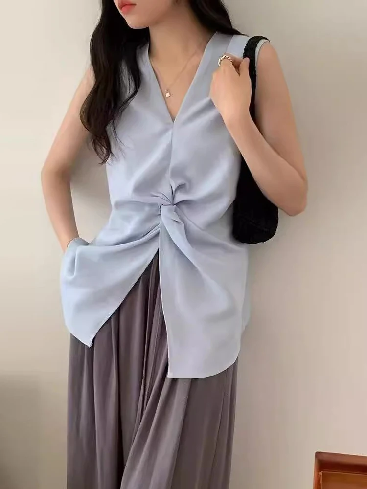 Gagarich 2025 Design Sense Twisted Slit Vest Shirt Summer New Item Niche Temperament V-neck Versatile Slimming Top Women
Gagarich 2025 Design Sense Twisted Slit Vest Shirt Summer New Item Niche Temperament V-neck Versatile Slimming Top Women