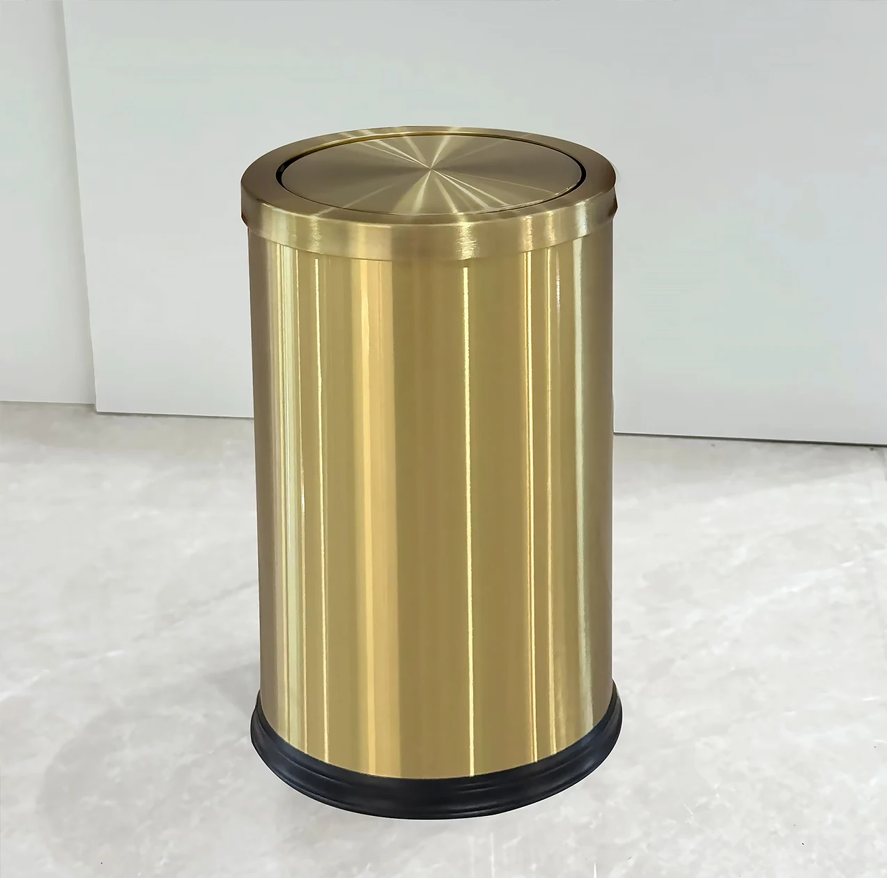 9L light luxury gold trash can with swing lid ,gold garbage bin for bathroom ,living room, office, bedroom, hotel
9L light luxury gold trash can with swing lid ,gold garbage bin for bathroom ,living room, office, bedroom, hotel