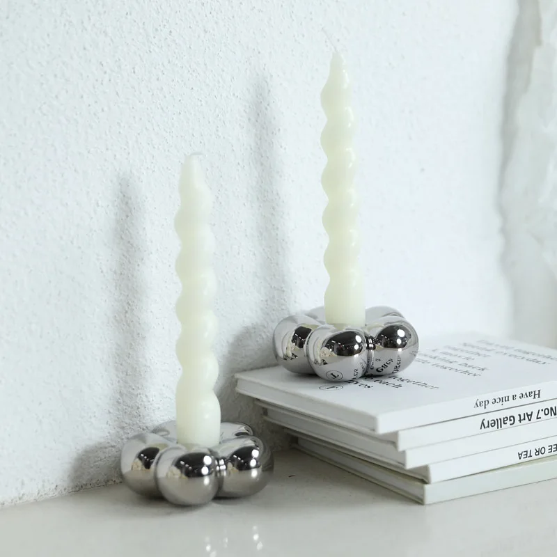 Modern Gold and Silver Ceramic Candle Holder Ornament Simple Living Room Desktop Candle Stand Wedding Decoration Prop
Modern Gold and Silver Ceramic Candle Holder Ornament Simple Living Room Desktop Candle Stand Wedding Decoration Prop