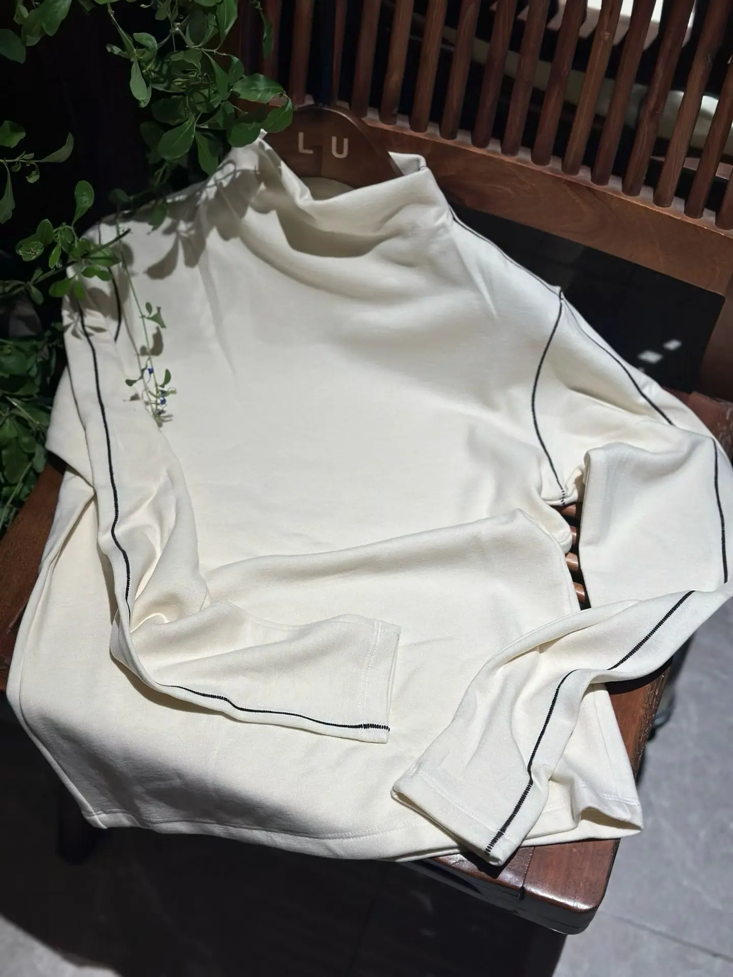 Женская базовая кофта с высоким воротником и цветными вставками из шерсти и шелка, обеспечивающая точное сохранение тепла, от Dumo Premium Store
Женская базовая кофта с высоким воротником и цветными вставками из шерсти и шелка, обеспечивающая точное сохранение тепла, от Dumo Premium Store