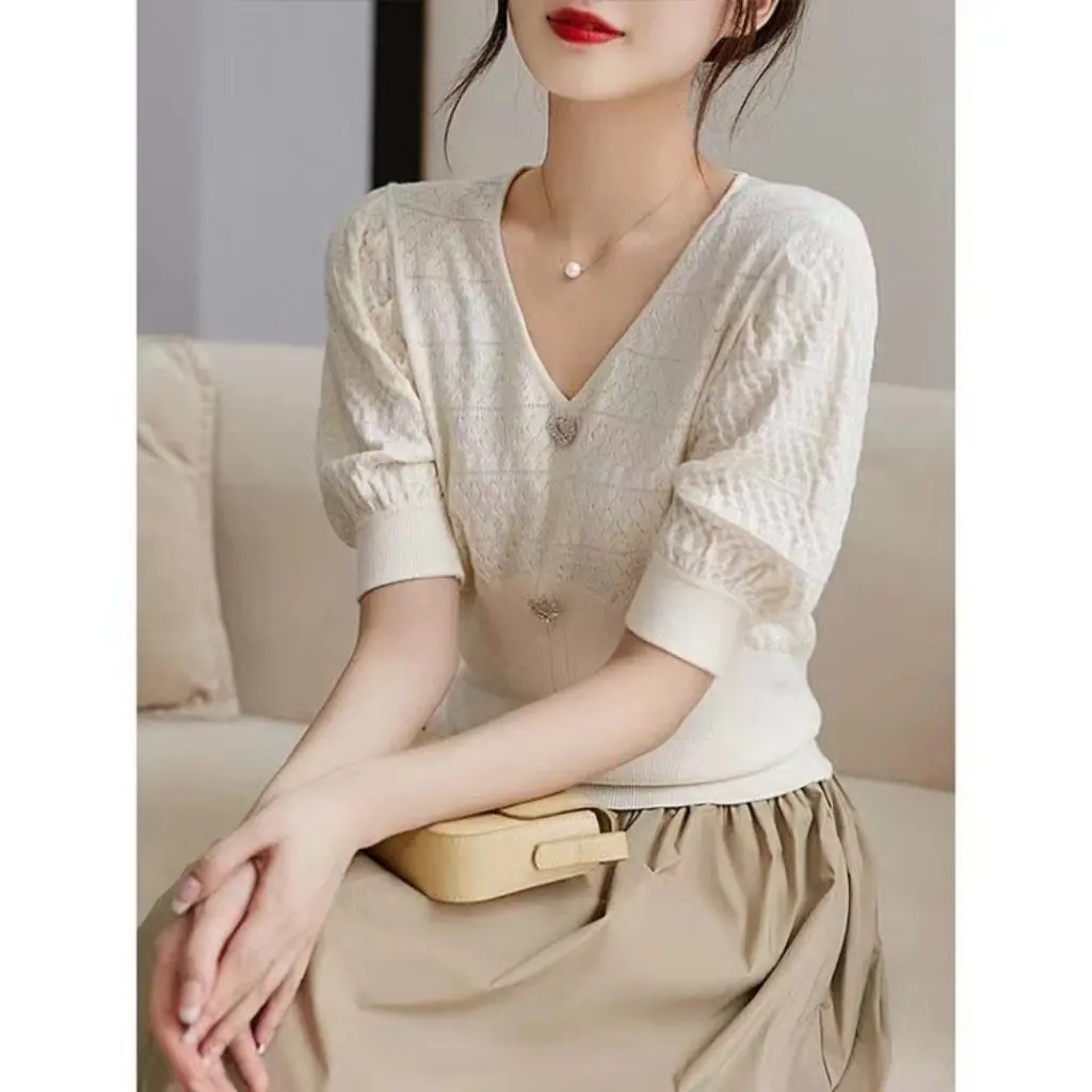 Elegant Light Luxury Women's Short-Sleeved T-shirt Beaded Doll Collar Simple Loose All-match Top for Age Reduction
Elegant Light Luxury Women's Short-Sleeved T-shirt Beaded Doll Collar Simple Loose All-match Top for Age Reduction