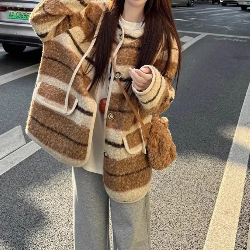 Vintage striped hooded faux lamb wool coat for women 2025 winter loose wool long-sleeve cardigan top
Vintage striped hooded faux lamb wool coat for women 2025 winter loose wool long-sleeve cardigan top