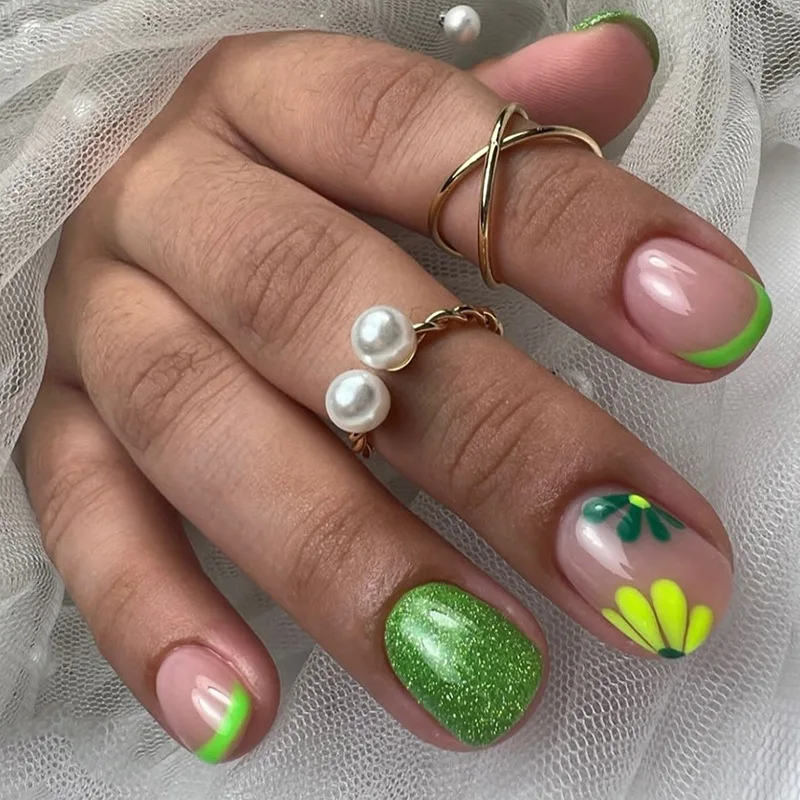 24Pcs Short Ballet False Nails with Jelly Glue Green Summer Flowers French Wearable Manicure Fashion Glitter Fake Nail Tips Art
24Pcs Short Ballet False Nails with Jelly Glue Green Summer Flowers French Wearable Manicure Fashion Glitter Fake Nail Tips Art