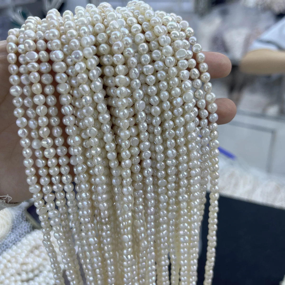 Natural Freshwater Pearls 4-5mm Baroque Cross Pearls Punch Loose Beads for Jewelry Making DIY Bracelets Necklace Accessories
Natural Freshwater Pearls 4-5mm Baroque Cross Pearls Punch Loose Beads for Jewelry Making DIY Bracelets Necklace Accessories
