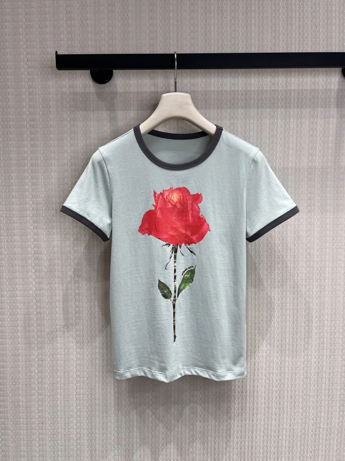 New Women's Rose Print round Neck Short Sleeve T-Shirt Stylish Versatile Sweet High Quality Slimming Casual Cool Commute Styl...
New Women's Rose Print round Neck Short Sleeve T-Shirt Stylish Versatile Sweet High Quality Slimming Casual Cool Commute Styl...